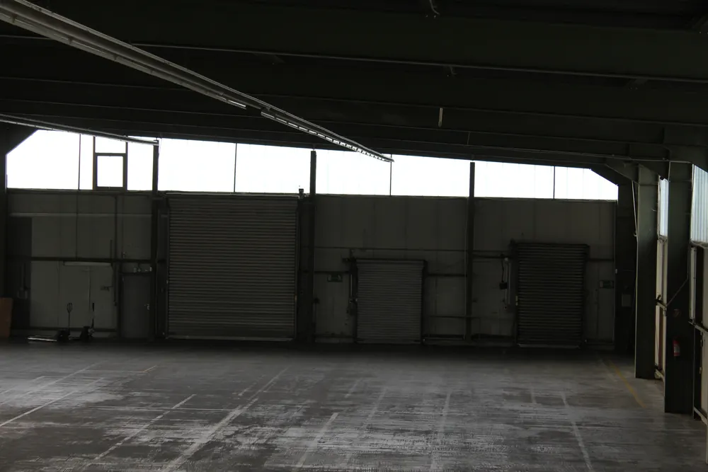 Verladetore in der Lagerhalle der Jashari GmbH